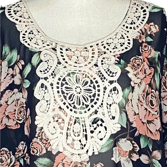 Torrid Wm’s Sz 4 Sheer Black Floral Lace Front Bell Sleeve Pull On Blouse - Picture 2 of 5